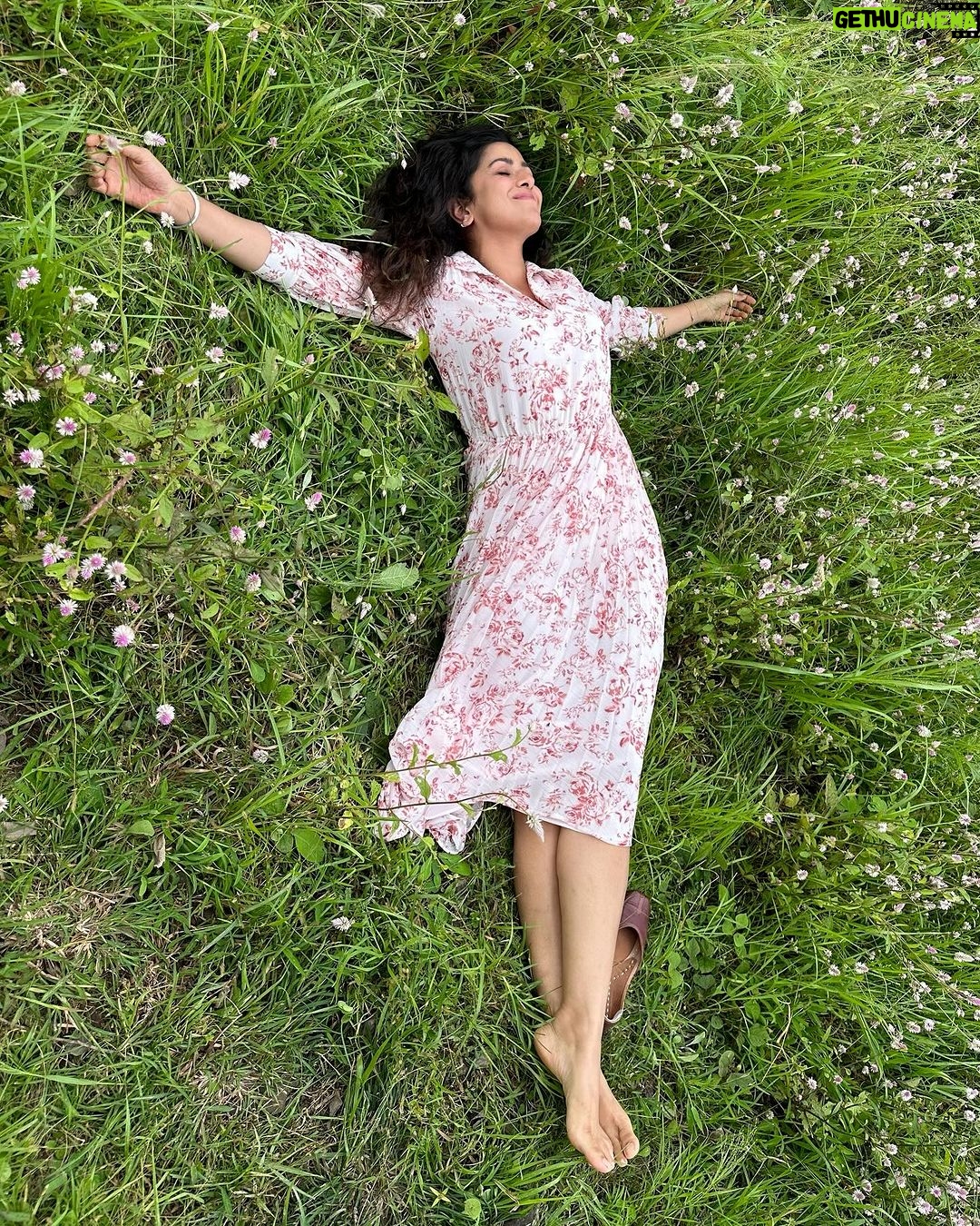 Nimrat Kaur Instagram - Bela Barot ki kadak duniya ke kuch naram unseen moments… For everything else, watch #SajiniShindeKaViralVideo only on @netflix_in!!! #linkinbio #watchnow #nowstreaming #doobermanmadam #bossbabebela♠️ #beladiaries❤️🔥 Pune