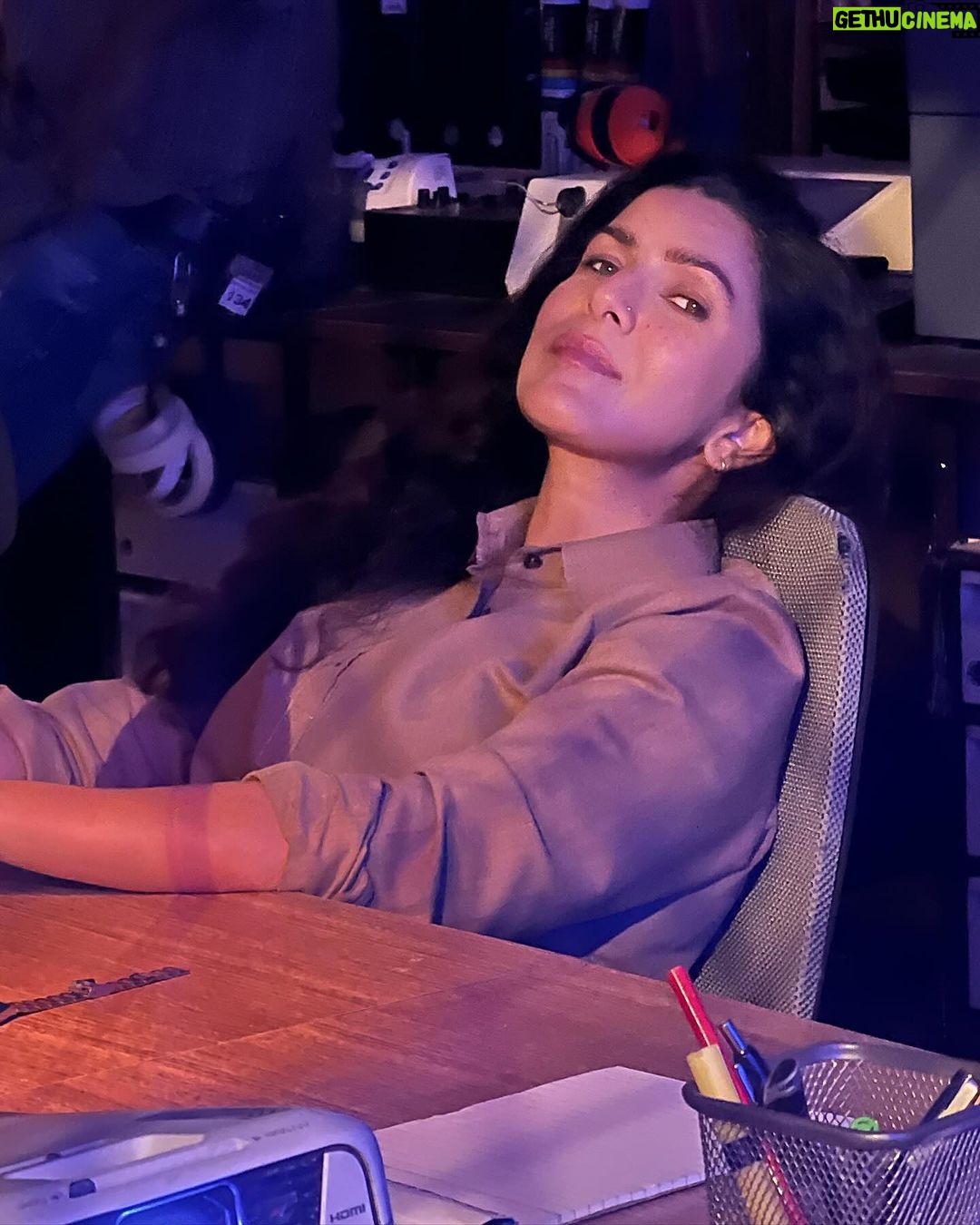 Nimrat Kaur Instagram - Bela Barot ki kadak duniya ke kuch naram unseen moments… For everything else, watch #SajiniShindeKaViralVideo only on @netflix_in!!! #linkinbio #watchnow #nowstreaming #doobermanmadam #bossbabebela♠️ #beladiaries❤️🔥 Pune