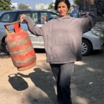 Nimrat Kaur Instagram - Bela Barot ki kadak duniya ke kuch naram unseen moments… For everything else, watch #SajiniShindeKaViralVideo only on @netflix_in!!! #linkinbio #watchnow #nowstreaming #doobermanmadam #bossbabebela♠️ #beladiaries❤️‍🔥 Pune