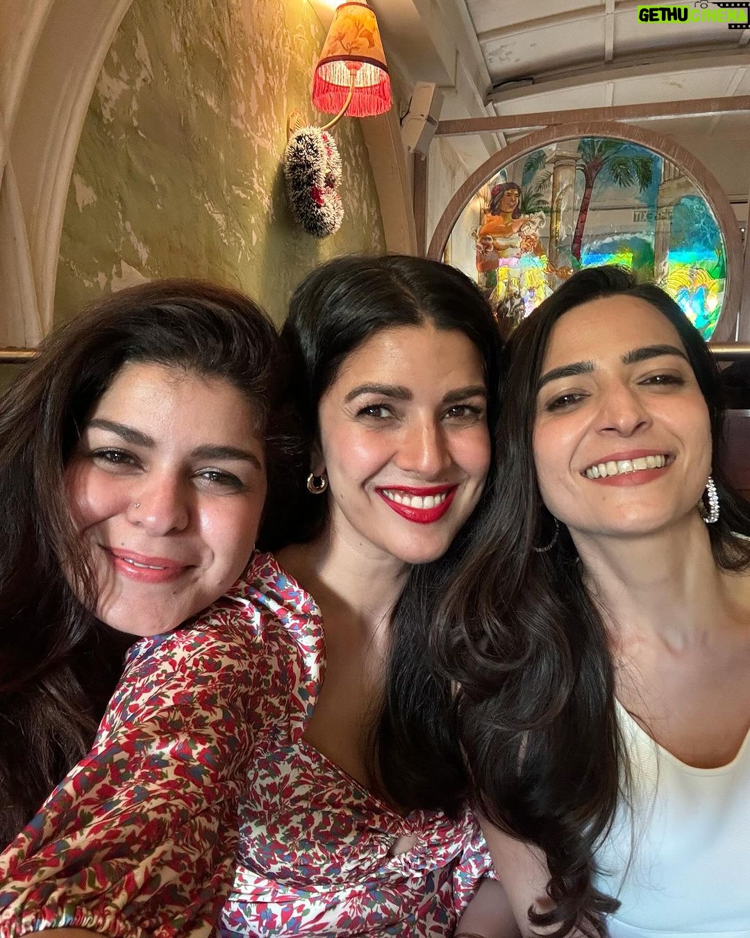 Nimrat Kaur Instagram - Something naughty something nice…too much sugar and some spice 😉 Best day spent in best company over the best meal - in no particular order!! Happy kisssssmassss to us all 💋♥️🎄 #canthaveenough #christmasobessesed #iykyk