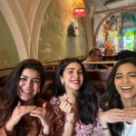 Nimrat Kaur Instagram – Something naughty something nice…too much sugar and some spice 😉
Best day spent in best company over the best meal – in no particular order!!
Happy kisssssmassss to us all 💋♥️🎄 

#canthaveenough #christmasobessesed #iykyk