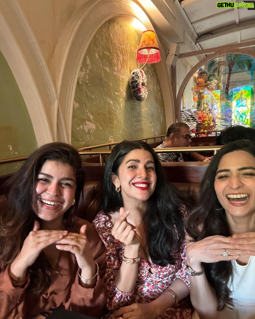 Nimrat Kaur Instagram - Something naughty something nice…too much sugar and some spice 😉 Best day spent in best company over the best meal - in no particular order!! Happy kisssssmassss to us all 💋♥️🎄 #canthaveenough #christmasobessesed #iykyk