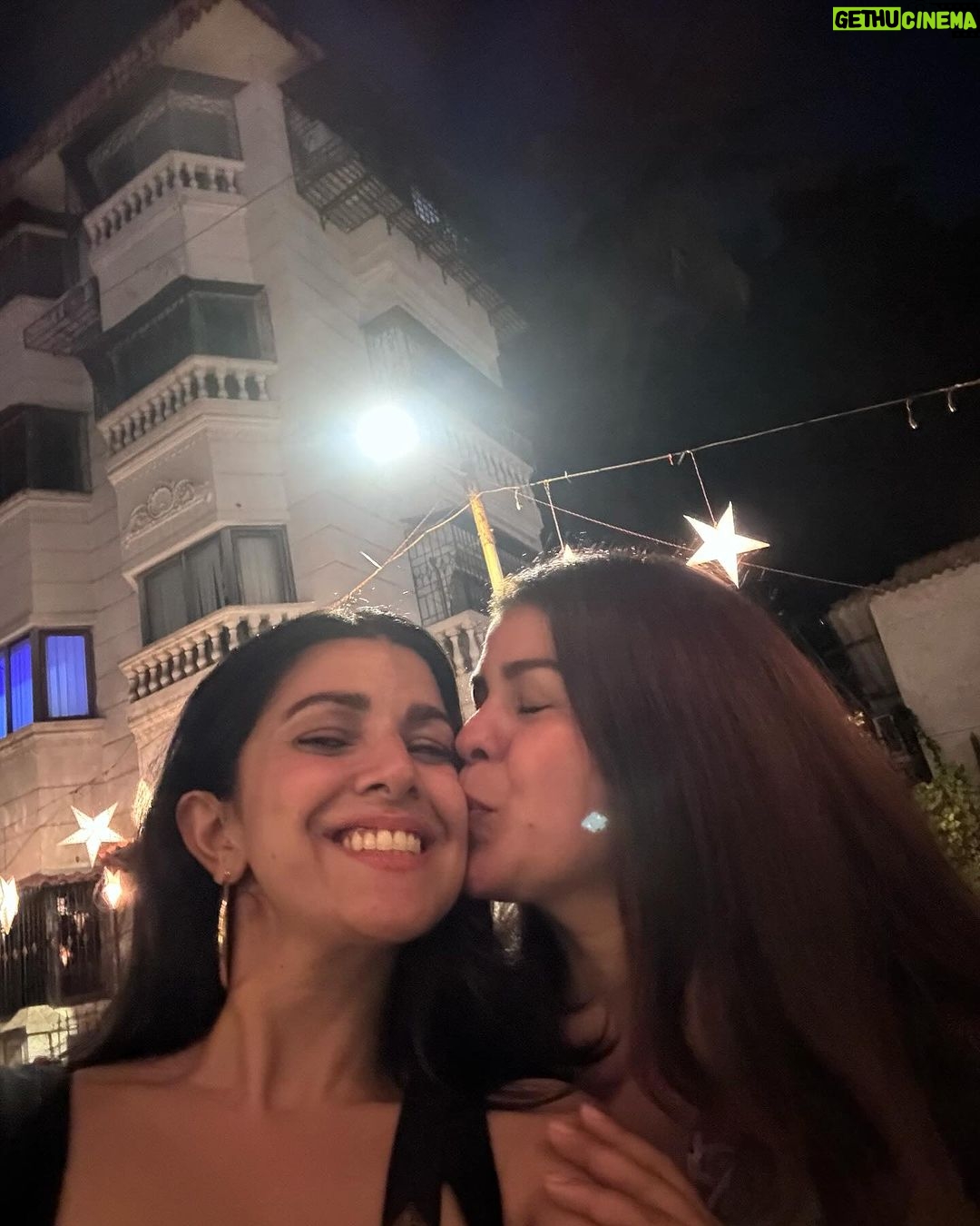 Nimrat Kaur Instagram - Gorgeous lights, customary annual Christmas walk, a million selfies and a visit from my baby sis for a present from Santa !!! Merry Christmas to all celebration from me and mine β₯οΈππ₯°π―ββοΈπ #merrychristmas #christmaseve #siblinglove #besttimes Ranwar Village
