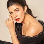 Nimrat Kaur Instagram - 💋🖤 #decembermood #classic #floweryflowerynight HMU : @nishisingh_muah assisted by @nat_chava Styled by : @shaleenanathani Style team : @simrankumar19 @samridhi_.jain Outfit : @gauriandnainika Shoes : @off____white Jewellery : @karishma.joolry Photography : @kvenayaak