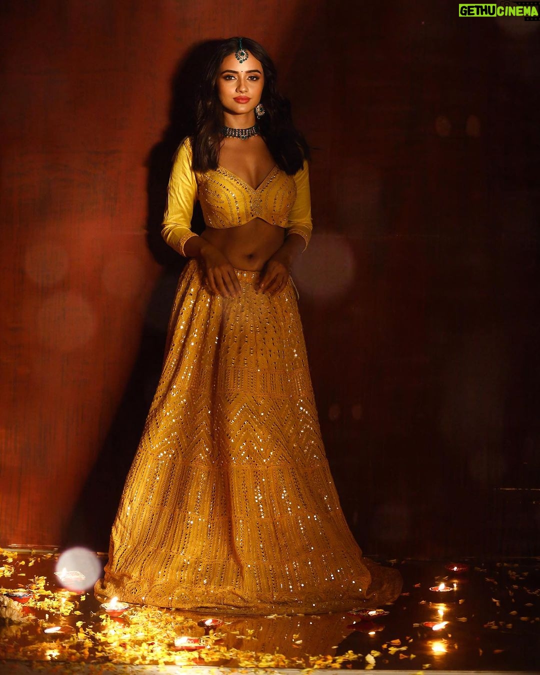 Nisha Guragain Instagram - Simply beautiful 💛 📷- @faizialiphotography ✍️ - @official.khushal.photography