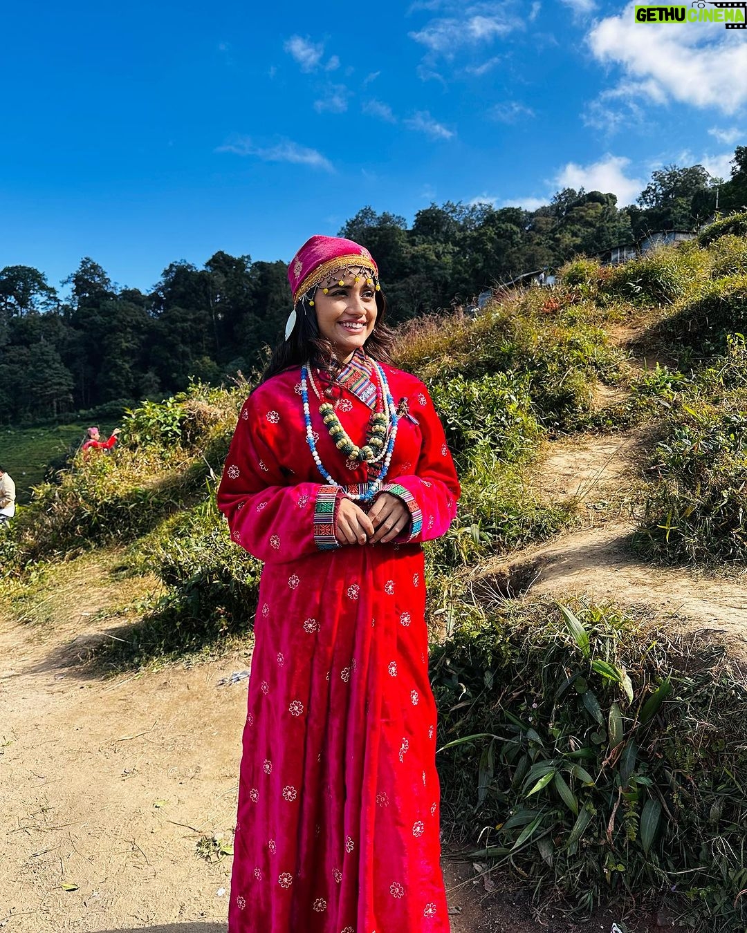 Nisha Guragain Instagram - Life is like a roller coaster, live it, be happy, enjoy life. ... Darjeeling, Queen of Hills
