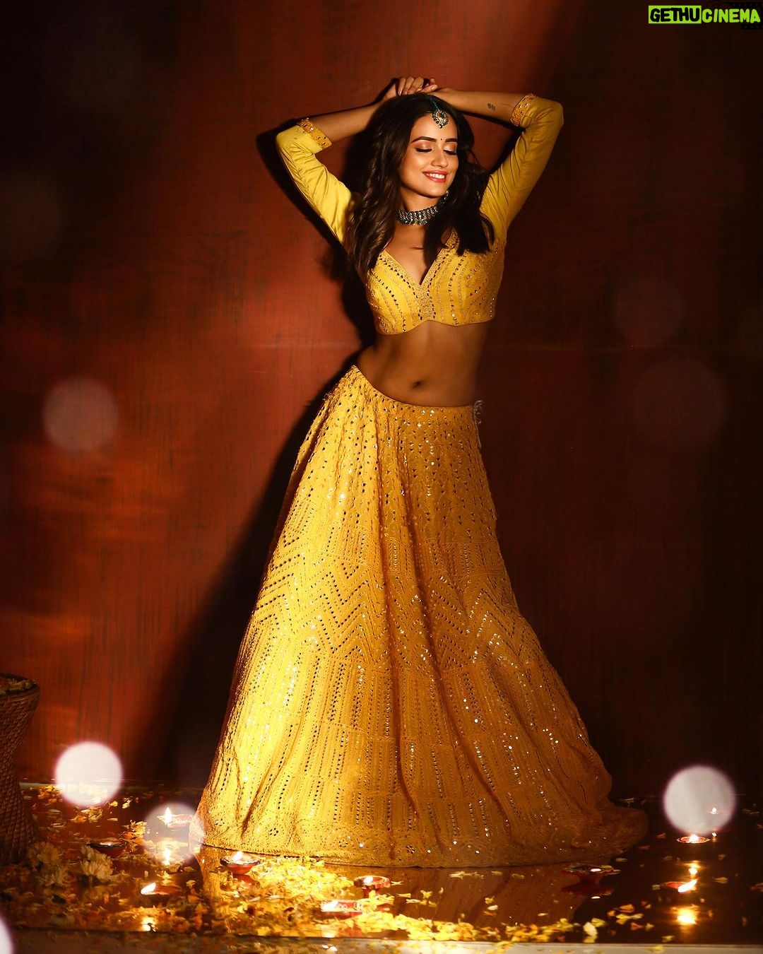 Nisha Guragain Instagram - Simply beautiful 💛 📷- @faizialiphotography ✍️ - @official.khushal.photography