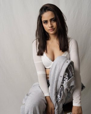Nisha Guragain Instagram - No filter, just a genuine moment captured…..

📷 @framebywoofy