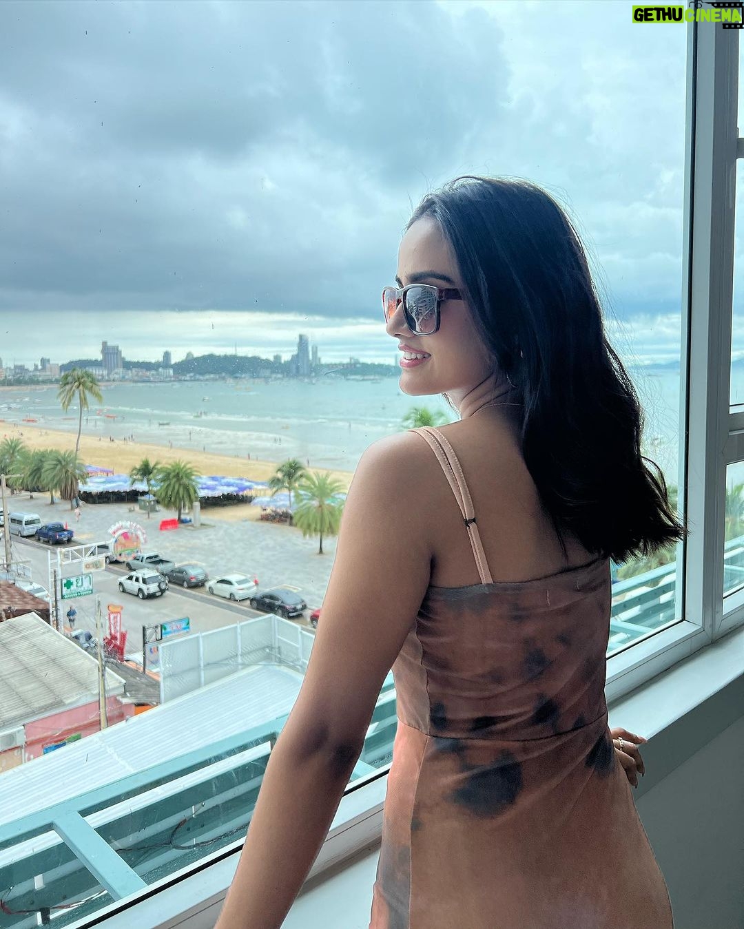 Nisha Guragain Instagram - Happiness makes you glow more…. Pataya Beach
