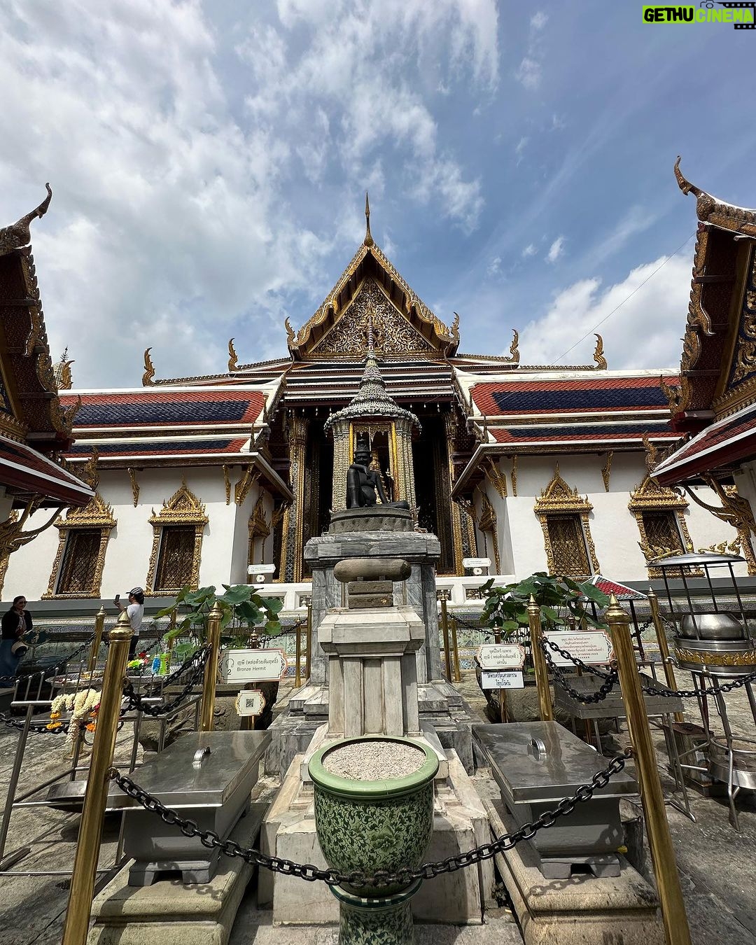 Nisha Guragain Instagram - Learn to enjoy every minute of your life….😊 Grand Palace - พระบรมมหาราชวัง