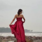 Nisha Guragain Instagram - न जाने मेरा ये दिल कहा खो गया, तुझे पहली दफा देखा, और तेरा ही हो गया..🤭🥀
