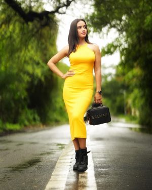 Nisha Guragain Instagram - Finding peace and happiness in the great outdoors…💛

📷 @amirhussain_007