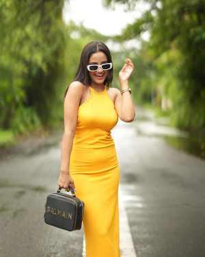 Nisha Guragain Instagram - Finding peace and happiness in the great outdoors…💛

📷 @amirhussain_007