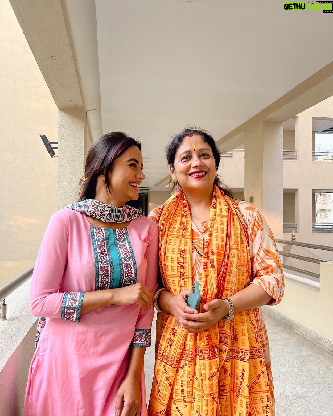 Nisha Guragain Instagram - Hey mommmy you look so beautiful 😍 @lamsalguragain.y Sai Baba Temple,Shirdi
