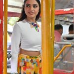 Nisha Guragain Instagram - पीछे रह जायेगा ये ज़माना यहाँ कल क्या हो किसने जाना ज़िन्दगी एक सफ़र है सुहाना यहाँ कल क्या हो किसने जाना😊 Style - @sumairamomin 📷 - @official.khushal.photography