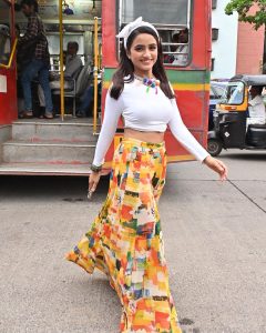 Nisha Guragain Instagram - पीछे रह जायेगा ये ज़माना यहाँ कल क्या हो किसने जाना ज़िन्दगी एक सफ़र है सुहाना यहाँ कल क्या हो किसने जाना😊 Style - @sumairamomin 📷 - @official.khushal.photography