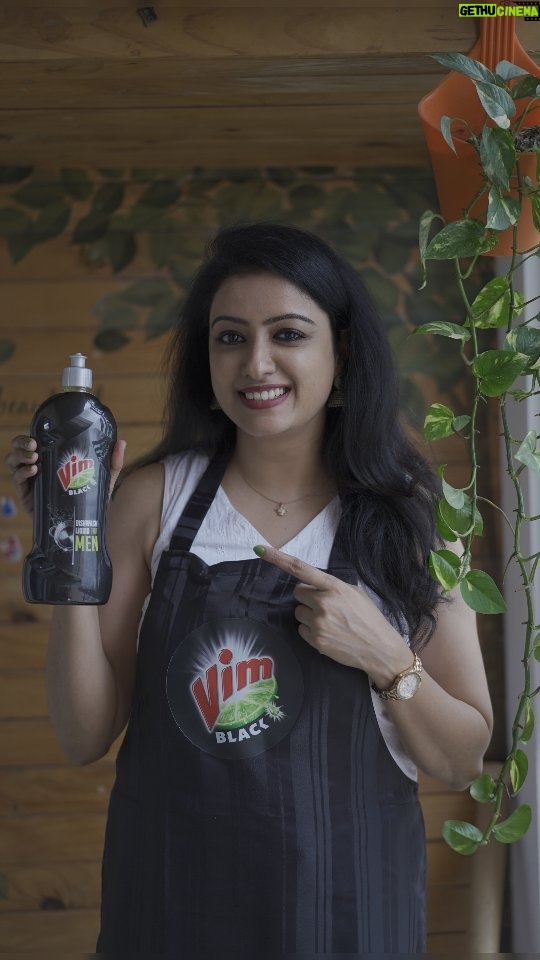 Nisha Krishnan Instagram - Vim Black! The same yellow Vim with packaging to get his much needed attention to own his chores. Head over to @vimindia to know more. #Ad #VimBlack #OwnYourChores #LiquidTohSameHai #nishaganesh