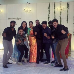 Nisha Krishnan Instagram - Coimbatore mappilai ku ponnu kedachachu @chathrien.rajan 😁

@chathrien.rajan
@tomfrank_tomfrank @rjshivakanth
@actor_balasaravanan
@vishnuvijay_offl @vetri_artist 

#kanakannumkalangal #photodump #coimbatore #maruthamali