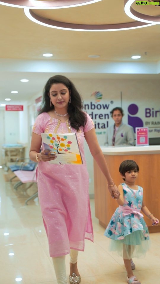 Nisha Krishnan Instagram - Being a mother to toddler I constantly think and try different things for my Samaira’s health. And I have come up with the best 5 Must Know tips for our kid’s healthy journey ft. Rainbow Hospital. I recently visited their Shollinganallur branch and was stunned by their world class facilities and expertise. It is a must visit. Do visit now and begin your toddler’s healthy life with Rainbow Hospital! Do book your appointment with the link in story or contact 9355400383. Visit now!! @rainbowchildrenshospitals #Ad #nishaganesh #samairaganesh #health