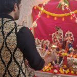 Nisha Krishnan Instagram - Diwali Pooja Let the lamp that is lit on the day of Diwali add brilliance to your life and mark a fresh beginning. May this festival add new hope, confidence, and courage in your heart, preparing you for a successful journey forward!!✨ Happy Diwali folks 🎇🎆 #Pooja #positivity #Diwali2022 #diwali #deepavali #deepavali2022 #Happydiwali #diwalitime #diwalireels #safediwali #diwalipooja #festival #festiveseason #indianfestival