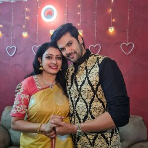 Nisha Krishnan Instagram - உங்களுக்கும் உங்கள் குடும்பத்தில் உள்ள அனைவருக்கும் என் மனம் கனிந்த இனிய தீபாவளி நல்வாழ்த்துக்கள்🙂🎊✨🎇🎆✨🎊🎆🎇

Wishing you and your family a Very Happy Diwali🙂🎉
Lots of luv ❤️ ❤ 

#HappyDiwali 
#GaneshNisha