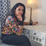 Nisha Krishnan Instagram - Hey! It ok! It's just a phase! Everything is going to be fine 🙂 #feelingwired #wired #justaphase