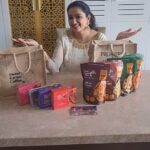 Nisha Krishnan Instagram – This Diwali.. Let’s celebrate as #OneFamily with @sweetkaramcoffee_india 🎆🎇✨️

#diwali #traditionalsweets #paatistyle