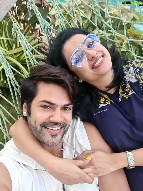 Nisha Krishnan Instagram - Pondyy vibess with the wifeyyy!!!! 🤪😉😘😘❤️ ❤️ #sundayfunday #husbandandwife #couple #love #pondy #goodtimes #ganeshvenkatram