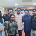 Nisha Krishnan Instagram - Coimbatore mappilai ku ponnu kedachachu @chathrien.rajan 😁 @chathrien.rajan @tomfrank_tomfrank @rjshivakanth @actor_balasaravanan @vishnuvijay_offl @vetri_artist #kanakannumkalangal #photodump #coimbatore #maruthamali