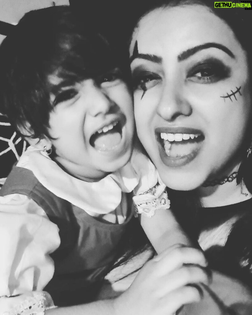 Nisha Krishnan Instagram - Happy Halloween 🎃 🤪 from Maasha and the Witch 🧙‍♀ 👻 #Halloween #halloweenparty #halloweencostume #halloweenwithfriends