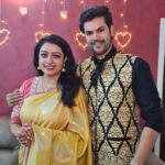 Nisha Krishnan Instagram - உங்களுக்கும் உங்கள் குடும்பத்தில் உள்ள அனைவருக்கும் என் மனம் கனிந்த இனிய தீபாவளி நல்வாழ்த்துக்கள்🙂🎊✨🎇🎆✨🎊🎆🎇 Wishing you and your family a Very Happy Diwali🙂🎉 Lots of luv ❤️ ❤ #HappyDiwali #GaneshNisha