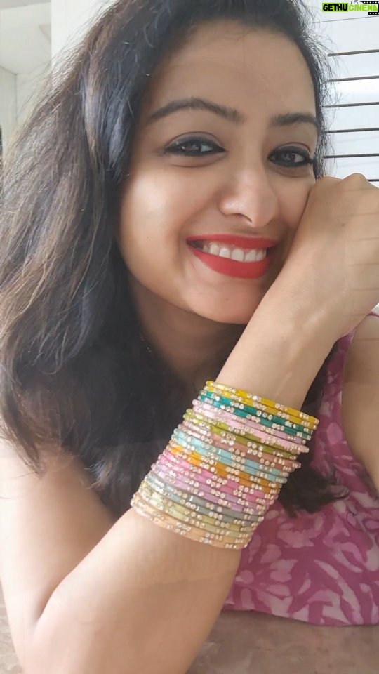 Nisha Krishnan Instagram - It's already been 10 days since the Lil mushkin is out! 🥲🥹 konjam self love for the Friday vibes with pastle shade glass bangles and pre-prepration for Navarathir! 💞 Glass bangles: @blossomglassbangles Thank you for the prompt delivery and follow-up. appreciate it! 🤗 #fridayvibes #glassbangles #pastlecolours #navarathiri #thambulam