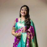 Nisha Krishnan Instagram – Throw back to @ashirahbydiadem launch @diademstore.in 💜
@shiny_ashwin This is still one of my favorite saree 🥻 ❤️ 

#showstopper #pattusaree #diadem