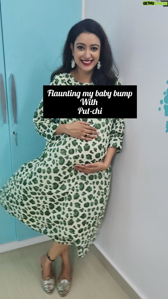 Nisha Krishnan Instagram - Wearing super comfortable maternity/breastfeeding friendly clothes from @theputchi ❤ Really appreciate the efforts they put in giving the best! My personal fav & recommendation: 1.Bump support leggings & flare pants (can't function without these! ) 1.Anti thigh rub shorts. (Super comfortable for pregnant women) #maternityfashion #putchi