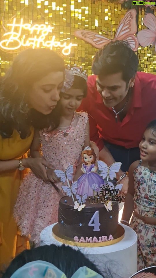 Nisha Krishnan Instagram - Kids are unbridlled JOY and ENERGY looking for expression. Their idea of a PARTY is an evening of curiosity satiating, wonder quenching activities involving sharing & learning and of course loadddds of FUNNNN 😉 So when I was thinking of a place for Samairas 4th Birthday, we wanted to choose a kids' friendly place and we wanted to stop using balloons and single use plastic for decor. Then I came across cocoplaynut...as the name sugessts, its a play & fun activity centre for kids where they are left to themselves to explore lots of interesting activities and also interact with their favorite animals 🥰 Cocoplaynut's owner helped us in the every step, We used reusable things like metallic hangings, dry leaves, just a simple chalk board for the decor and it looked beautiful. And this mommy forgot Samaira's birthday dress while planning the bigger things 😅 karunya(the owner of Cocoplaynut) just before the cake cutting came with a beautiful dress and surprised Sammy and made her day! These little gestures take them a long way! God bless you abundantly! Keep being the beautiful soul inside out all the time! 🤗❤️ She also opened the Trampoline park on the same day for us! And the evening turned out to be pure UN'ADULT'erated fun for them. don't believe me... See it for yourself #4thbirthday #toddleractivities #cocoplaynut