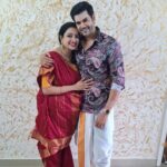 Nisha Krishnan Instagram - Wishing everyone a Happy Dussehra filled with love, laughter and blessings ! Pooja time with family 👨‍👩‍👧‍👦 ( our kutti new addition is having a nice nap 😉 ) #goodvibes #family #Vijayadashami #pooja