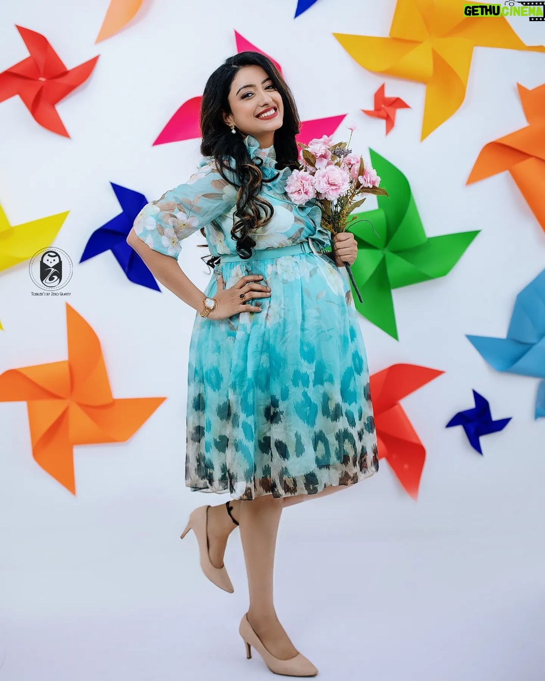 Nisha Krishnan Instagram - Blooming with love 💞and life 💕 Outfit: @diademstore.in • Studio - @artista_propshop •MUA- @kaviyaartistry_off •Outfit for @talk2ganesh - @his_studio • Creative set up - @vermiliondecors • Concept & Photography 📸 - @toddlersbyzerogravity . For bookings, contact: +919840767566 https://zerogravity.photography Shot on @canonindia_official . . . #love #maternity #bliss #pregnant #couple #happy #awaiting #instagood #zerogravityphotography