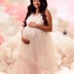 Nisha Krishnan Instagram – ECSTASY OF ANTICIPATION 
.
The anticipation of a baby is what gives a special glow to the expectant mother ✨

• Studio & Maternity Gown – @artista_propshop 

•MUA- @kaviyaartistry_off 

•Outfit for @talk2ganesh – @his_studio 

• Creative set up – @vermiliondecors 

• Concept & Photography 📸 – @toddlersbyzerogravity 
. 
For bookings, contact: +919840767566
https://zerogravity.photography
Shot on @canonindia_official 
.
.
.
#love #maternity #bliss #pregnant #couple #happy #awaiting #instagood #zerogravityphotography