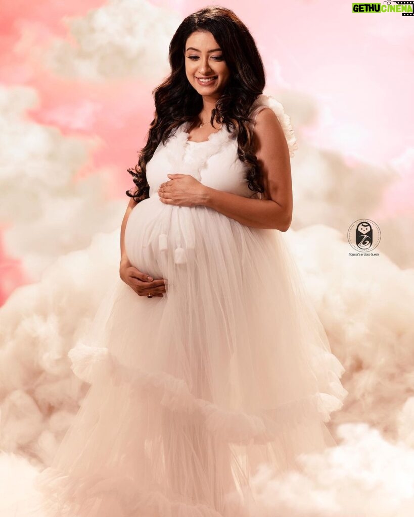 Nisha Krishnan Instagram - ECSTASY OF ANTICIPATION . The anticipation of a baby is what gives a special glow to the expectant mother ✨ • Studio & Maternity Gown - @artista_propshop •MUA- @kaviyaartistry_off •Outfit for @talk2ganesh - @his_studio • Creative set up - @vermiliondecors • Concept & Photography 📸 - @toddlersbyzerogravity . For bookings, contact: +919840767566 https://zerogravity.photography Shot on @canonindia_official . . . #love #maternity #bliss #pregnant #couple #happy #awaiting #instagood #zerogravityphotography