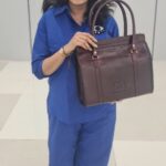 Nisha Krishnan Instagram – My latest Arm candy 👜😉🥰
#leatherbag #handmade