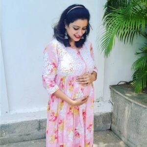 Nisha Krishnan Instagram - The beauty of Motherhood is the willingness to include someone as a part of yourself....💕💕

#weareexpecting #baby2
#anotherollercoaster