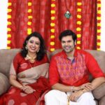 Nisha Krishnan Instagram - New beginnings, fresh fragrances 🌸🌸 Celebrating Tamil New Year with our beloved family in our new home, and the scent of Odonil gel pocket room freshener filling the air with delightful notes of freshness. As we embark on this new journey, the aroma of Odonil gel pocket room freshener welcomes us with its long-lasting fragrance, creating a soothing ambiance in our abode. From the traditional rituals to the mouth-watering feasts, every moment is made special with the warmth of our family's presence. Here's to a year filled with prosperity, joy, and a home that always smells incredible, thanks to Odonil gel pocket room freshener ! #TamilNewYears #Puthandu #OdonilGelPocket #Odonil #RoomFreshener #Dabur #AirFreshener #OGP #BathroomAirFreshener