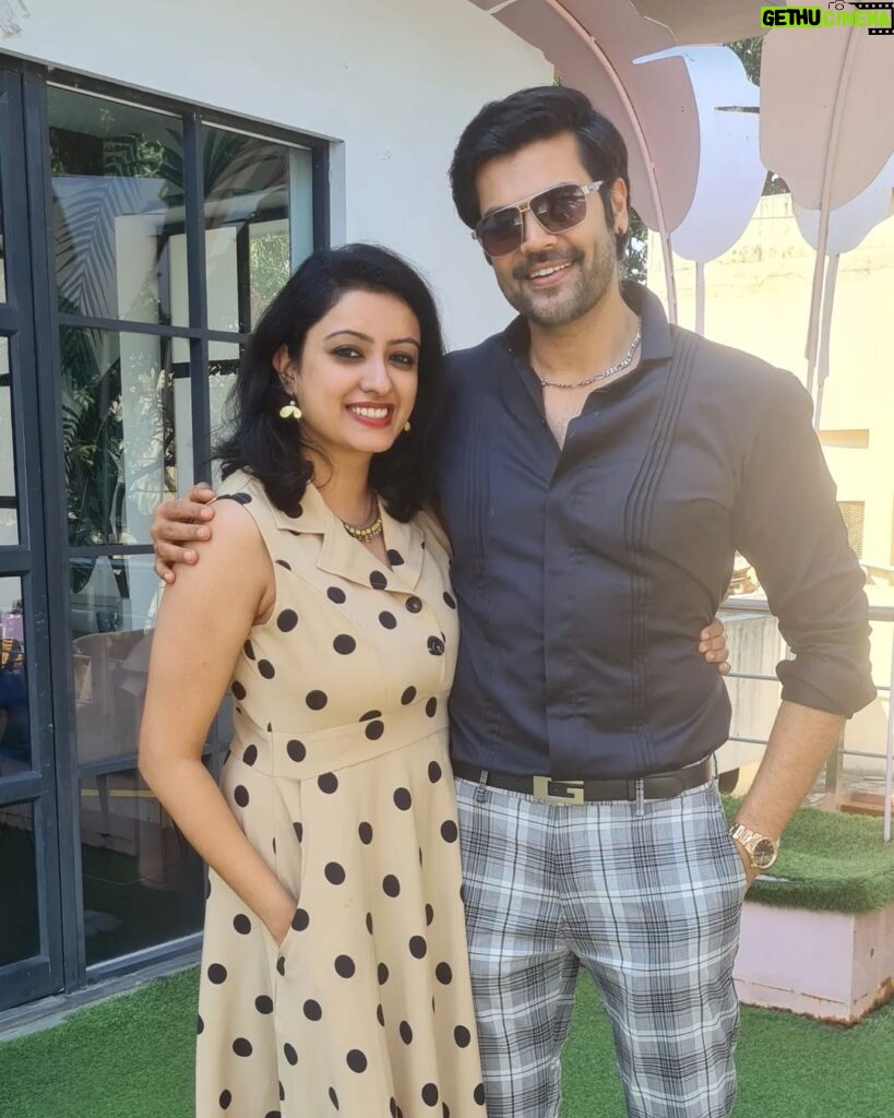 Nisha Krishnan Instagram - A picture together after a long time 😅😁💖 @talk2ganesh 😘 swipe right to see how Sammy was complaining that we took pictures without her 🤐🙄🙃😅