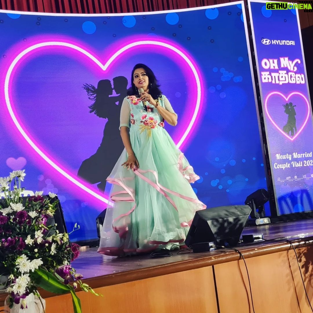 Nisha Krishnan Instagram - Had an amazing time hosting "OH MY KADHALAE" show for HYUNDAI MOTOR INDIA. Was amazing to meet people like "Pulavar Ramalingam" sir and my former vijaytv colleagues @singer_diwakar @amudha_vanan , who gave a mind-blowing performance..!! Work is my My happy place π Thank you @harithabadavagopi @badavagopi for the opportunity! Had a great time π€β£οΈ #productiveday #happyday #work #host