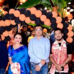 Nishita Goswami Instagram – মোৰ শ্ৰদ্ধাৰ দাদা ৰকীদা আৰু নাজ বৌৰ সুপুত্ৰ টানজিলে নগাঁৱৰ মাজমজিয়াত এখন নতুন প্ৰতিষ্ঠান মুকলি কৰে।
কিলাৰ জিন্সৰ উক্ত প্ৰতিষ্ঠানত আপুনি আপোনাৰ পছন্দৰ জিন্স ক্ৰয় কৰিব পাৰিব উচিত মূল্যত।
টানজিলৰ সপোনবোৰ পূৰণ হওঁক লগতে আশা কৰো প্ৰতিষ্ঠানখন ৰাইজৰ সেৱাত সদায় জিলিকি থাকক।
উপস্থিত থাকি ভাল লাগিল।শুভেচ্ছা।
.
.
.
.
.
.
.
#innauguration #ribboncutting #assam