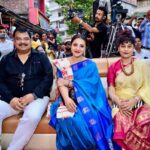 Nishita Goswami Instagram – মোৰ শ্ৰদ্ধাৰ দাদা ৰকীদা আৰু নাজ বৌৰ সুপুত্ৰ টানজিলে নগাঁৱৰ মাজমজিয়াত এখন নতুন প্ৰতিষ্ঠান মুকলি কৰে।
কিলাৰ জিন্সৰ উক্ত প্ৰতিষ্ঠানত আপুনি আপোনাৰ পছন্দৰ জিন্স ক্ৰয় কৰিব পাৰিব উচিত মূল্যত।
টানজিলৰ সপোনবোৰ পূৰণ হওঁক লগতে আশা কৰো প্ৰতিষ্ঠানখন ৰাইজৰ সেৱাত সদায় জিলিকি থাকক।
উপস্থিত থাকি ভাল লাগিল।শুভেচ্ছা।
.
.
.
.
.
.
.
#innauguration #ribboncutting #assam