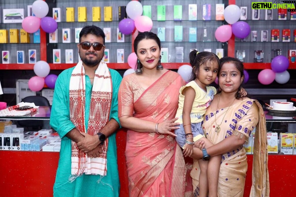Nishita Goswami Instagram - Grand inauguration of AB communications .. A beautiful and ultra modern store of mobile and other electronic gadgets. An initiative of an young Assamese entrepreneur Dipu Bora. A young guy who is hard working and honest. My best wishes to the entire team of AB Communication ( near Jaya Nagar Chariali ) Beltola . . . . #inauguration #ribboncutting #assam #guwahati