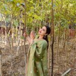 Nishita Goswami Instagram - Nurturing Nature’s Palette 🌴 🌳 . . . . . #GreenElegance #NatureNurtured #SerenityInGreen #BotanicalBeauty #GreeneryGlow #LushLife #EarthInColor #GreenscapeMagic #EmbraceTheGreen #verdevibes