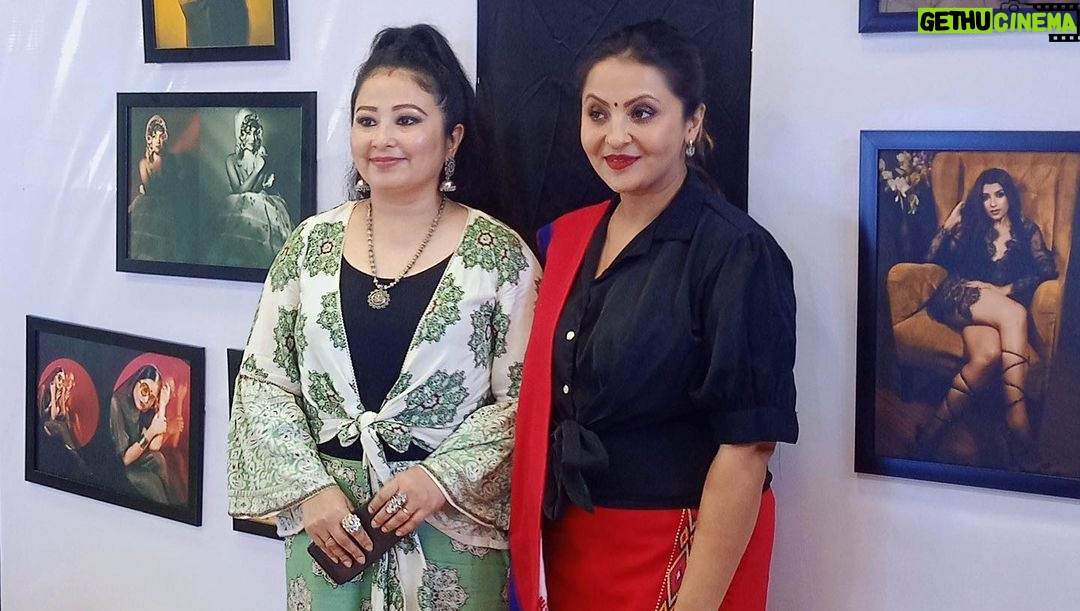 Nishita Goswami Instagram - World Photography Day ! During the inauguration of AAFPA exhibition on the special day Glad n honoured to be with all the super talented Photographers of our State❤️❤️❤️ Guys keep clicking and shine on @pranjalpratimphotography @pallavmahanta @unique_borah_photography @bikramborpatra_photography @jitumoni_barman_photographer @garima.s.garg @pranabmakeover @subhanjanbordoloi_photography #photography #photoshoot #exhibition #worldphotographyday #day #frame #talent