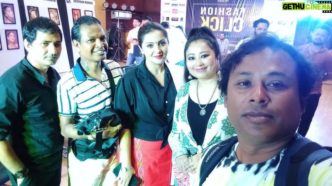 Nishita Goswami Instagram - World Photography Day ! During the inauguration of AAFPA exhibition on the special day Glad n honoured to be with all the super talented Photographers of our State❤️❤️❤️ Guys keep clicking and shine on @pranjalpratimphotography @pallavmahanta @unique_borah_photography @bikramborpatra_photography @jitumoni_barman_photographer @garima.s.garg @pranabmakeover @subhanjanbordoloi_photography #photography #photoshoot #exhibition #worldphotographyday #day #frame #talent